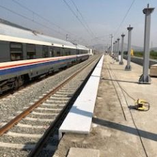 tren istasyonu karo taşı döşeme çalışması