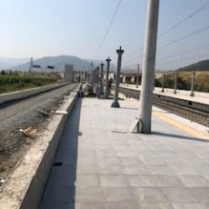tren istasyonu yolcu bekleme alanı yapımı