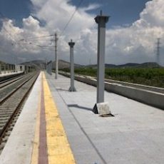 tren istasyonu görme engelli işaret yolu çalışması