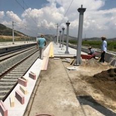 tren istasyonu yolcu bekleme alanı yapım çalışması